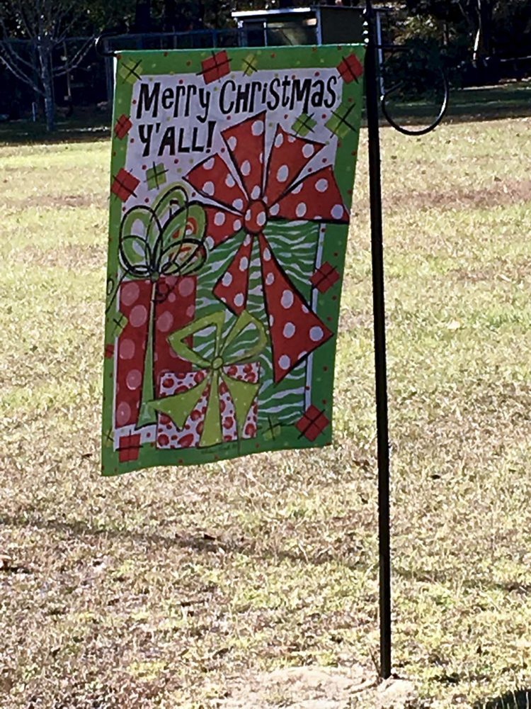 Lawn banner reading Merry Christmas, Y'all! in town near SR 71 in Florida