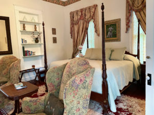 Historic guest room at Collina Plantation Inn along Natchez Trace.